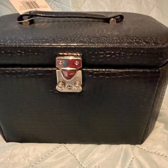 Elegant Black Jewelry Box - Picture 7 of 8